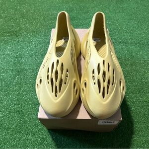 Adidas Yeezy Foam Rnr Sulfur